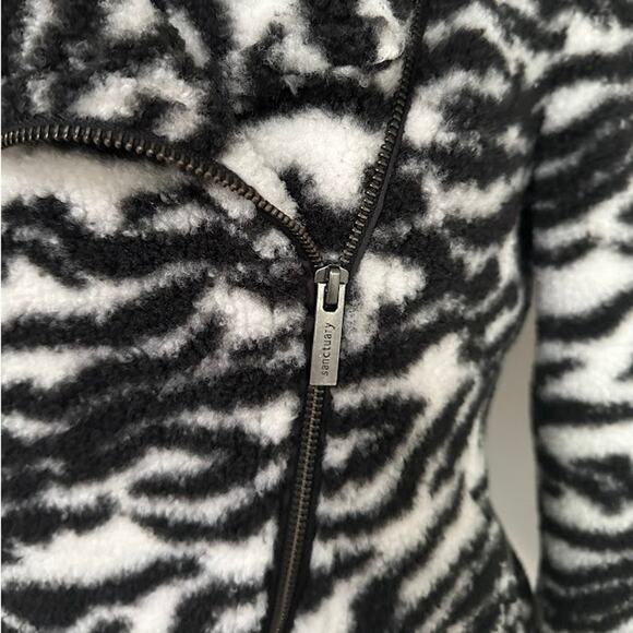 Sanctuary Abstract Moto Jacket Textured Tiger Teddy Fleece Black and White Small - Picture 7 of 8